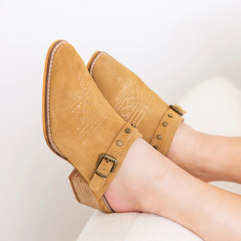 Dracy Western Mule in Tan